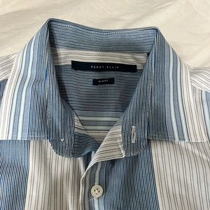 Mens Perry Ellis button down short sleeve shirt. Size small.